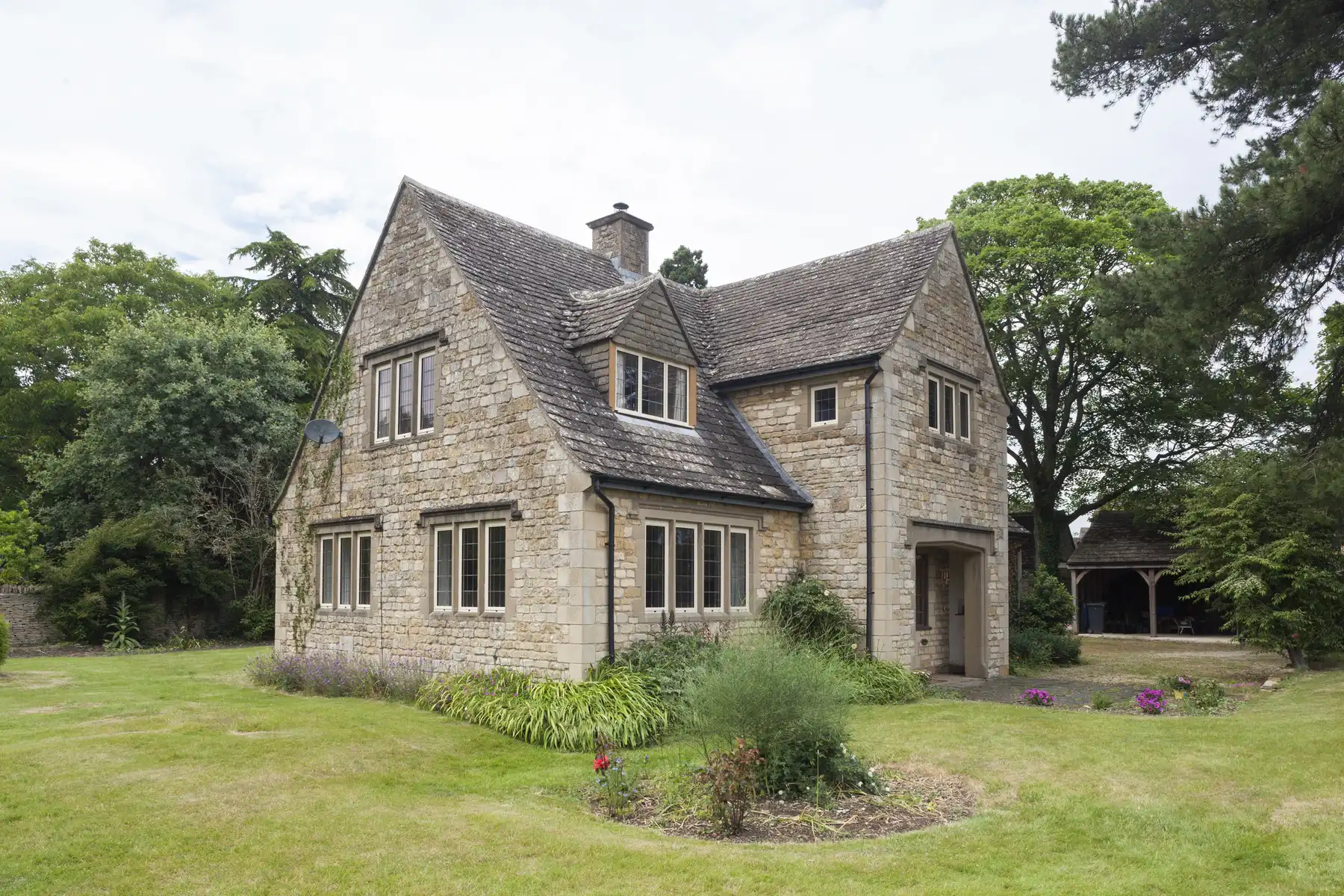 Smart heritage windows in home